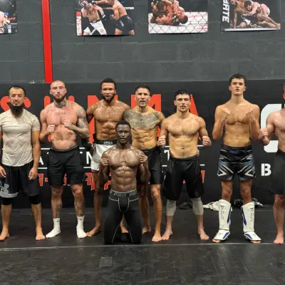 Equipe de combattants MMA au Summa Training Center